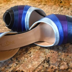 Vicone Womens 4in. heels multi colored blue satin